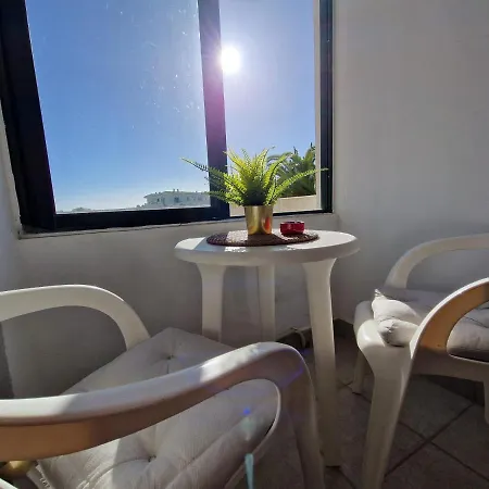Appartement Pleasant T1 With Open View In A Calm Area