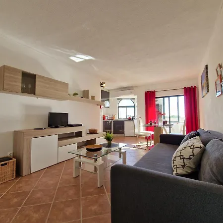 아파트 Pleasant T1 With Open View In A Calm Area